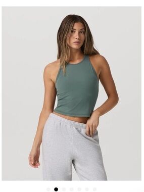 Vuori Pose Plyo Tanktop in aspen green - small